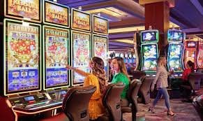 Bàn live casino mcww với dealer thật phát trực tiếp cho người dùng Việt Nam